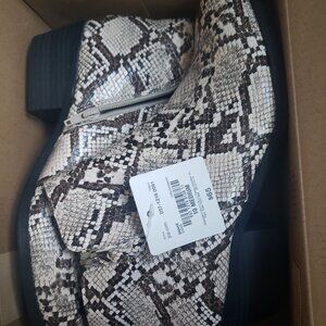 Arizona Jean Co. Snakeskin Boot.